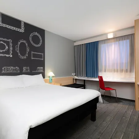 מלון Ibis Centrum 2*